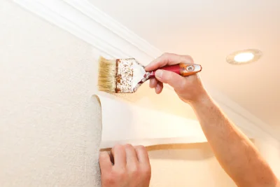 Pose de papier peint à Urval — revêtements muraux et toiles de verre